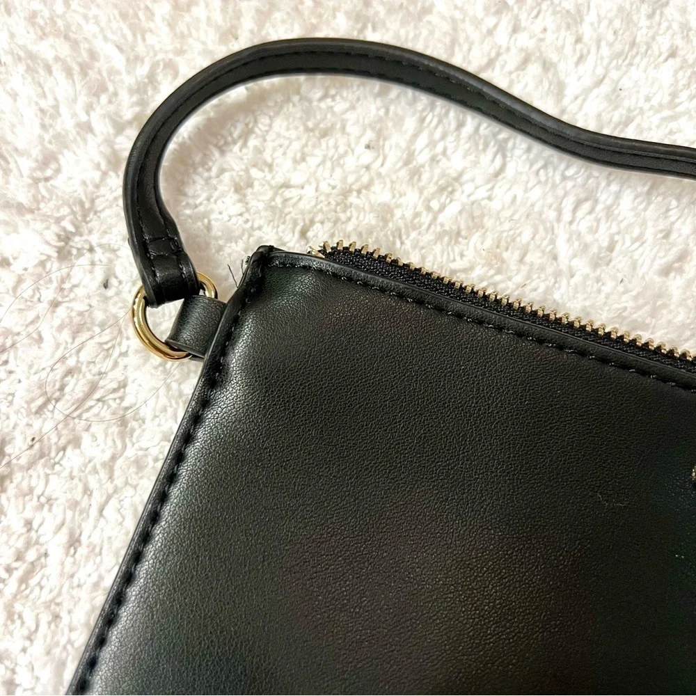 NWT KURT GEIGER CARVELA black medium wristlets clutches.